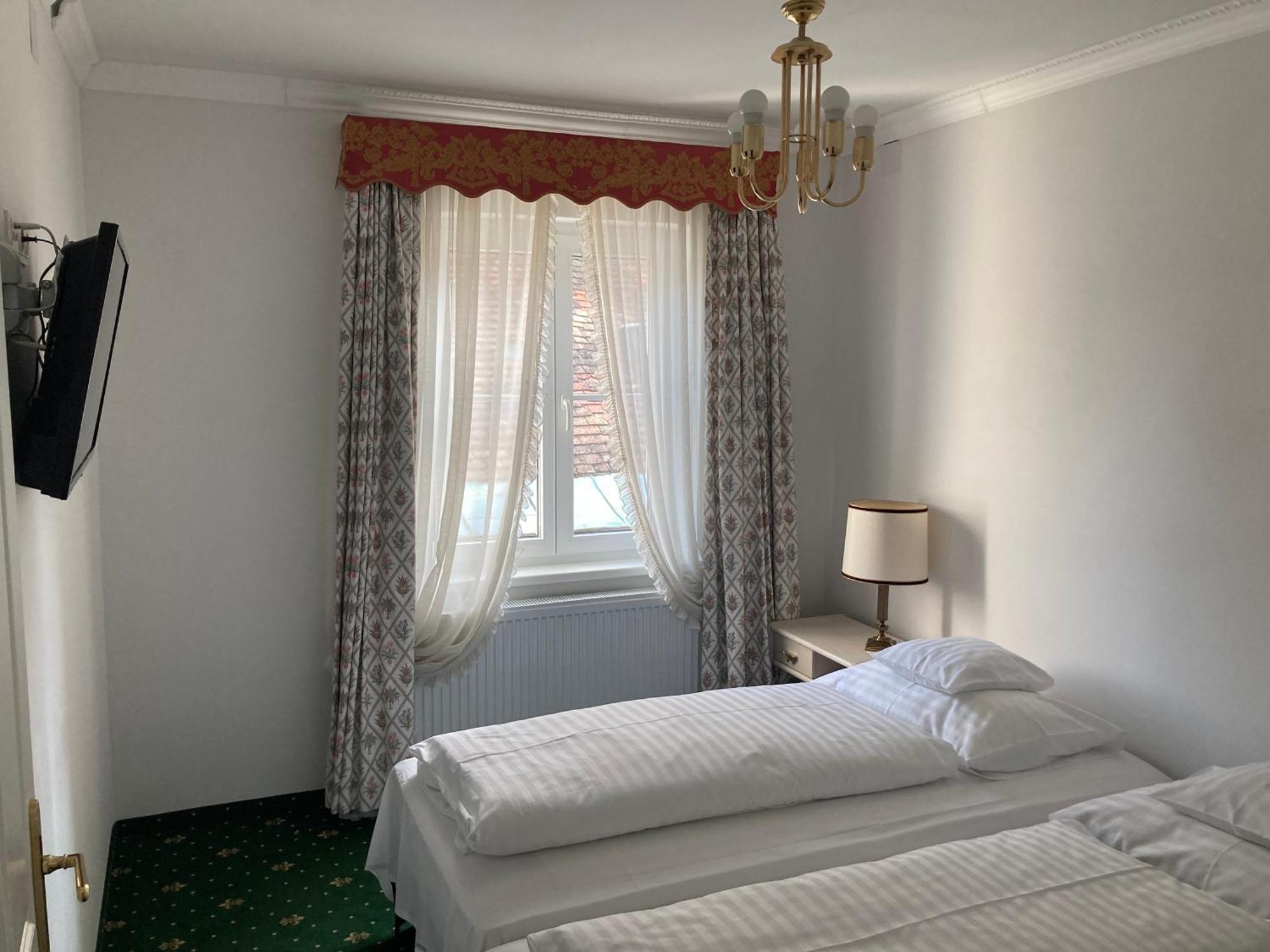 Pension Margit Баден Экстерьер фото